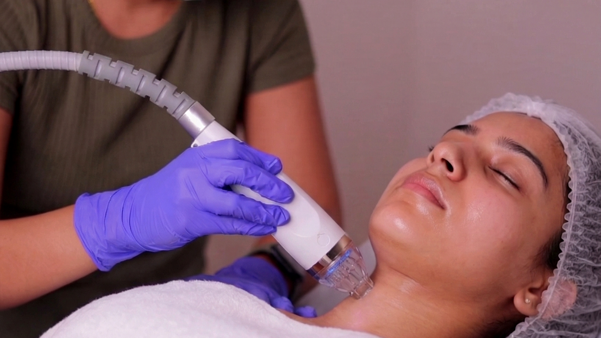 Face skin tightening treatment using advanced device